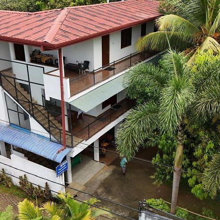 Suwani Pinnawala Homestay Exterior foto