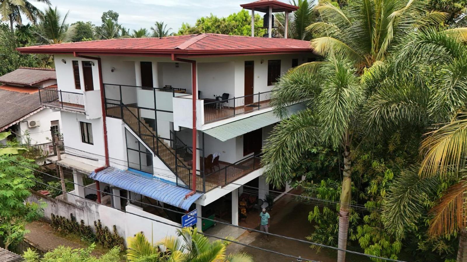 Suwani Pinnawala Homestay Exterior foto