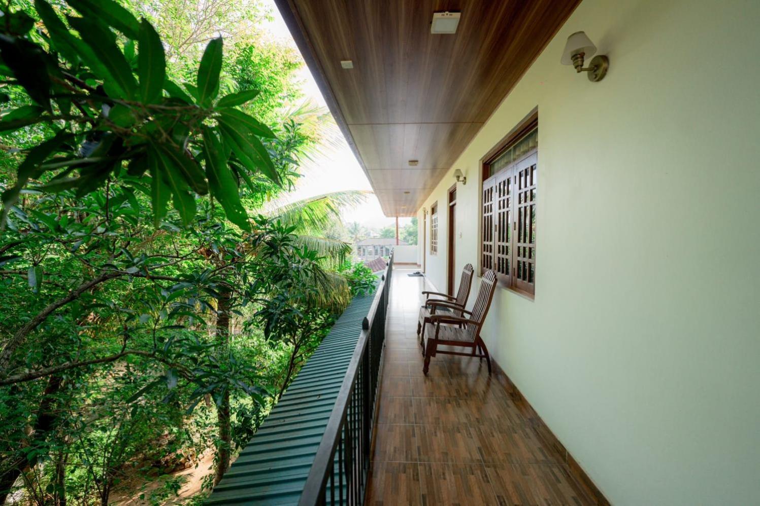 Suwani Pinnawala Homestay Exterior foto