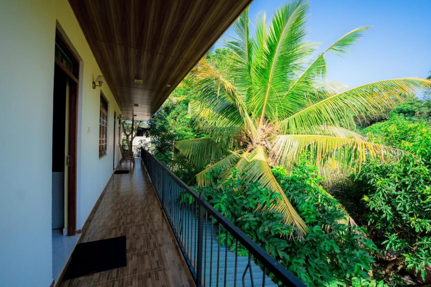Suwani Pinnawala Homestay Exterior foto