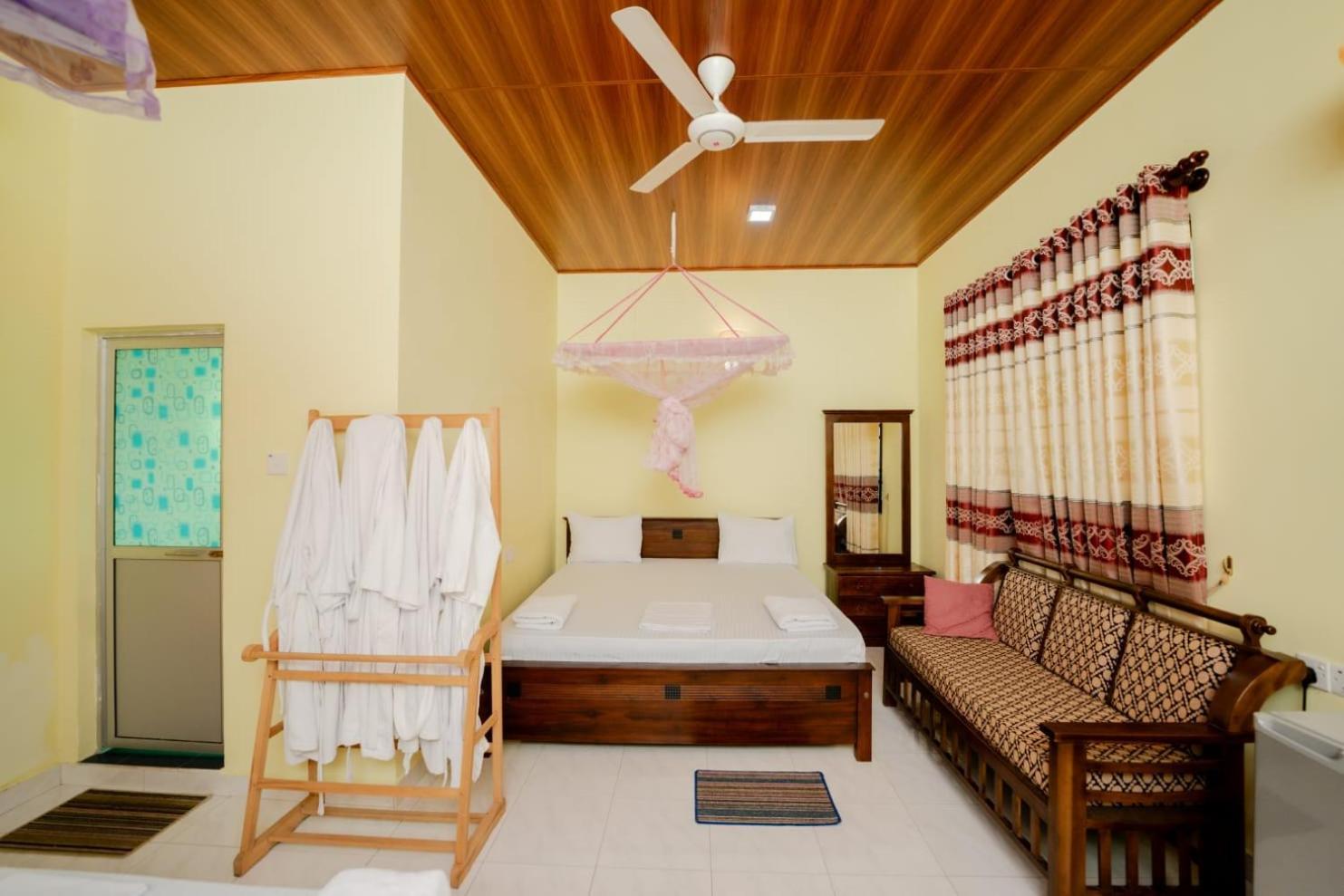 Suwani Pinnawala Homestay Exterior foto