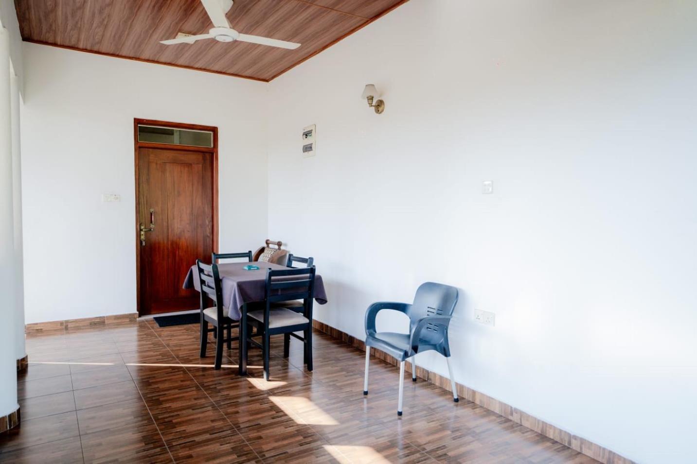 Suwani Pinnawala Homestay Exterior foto