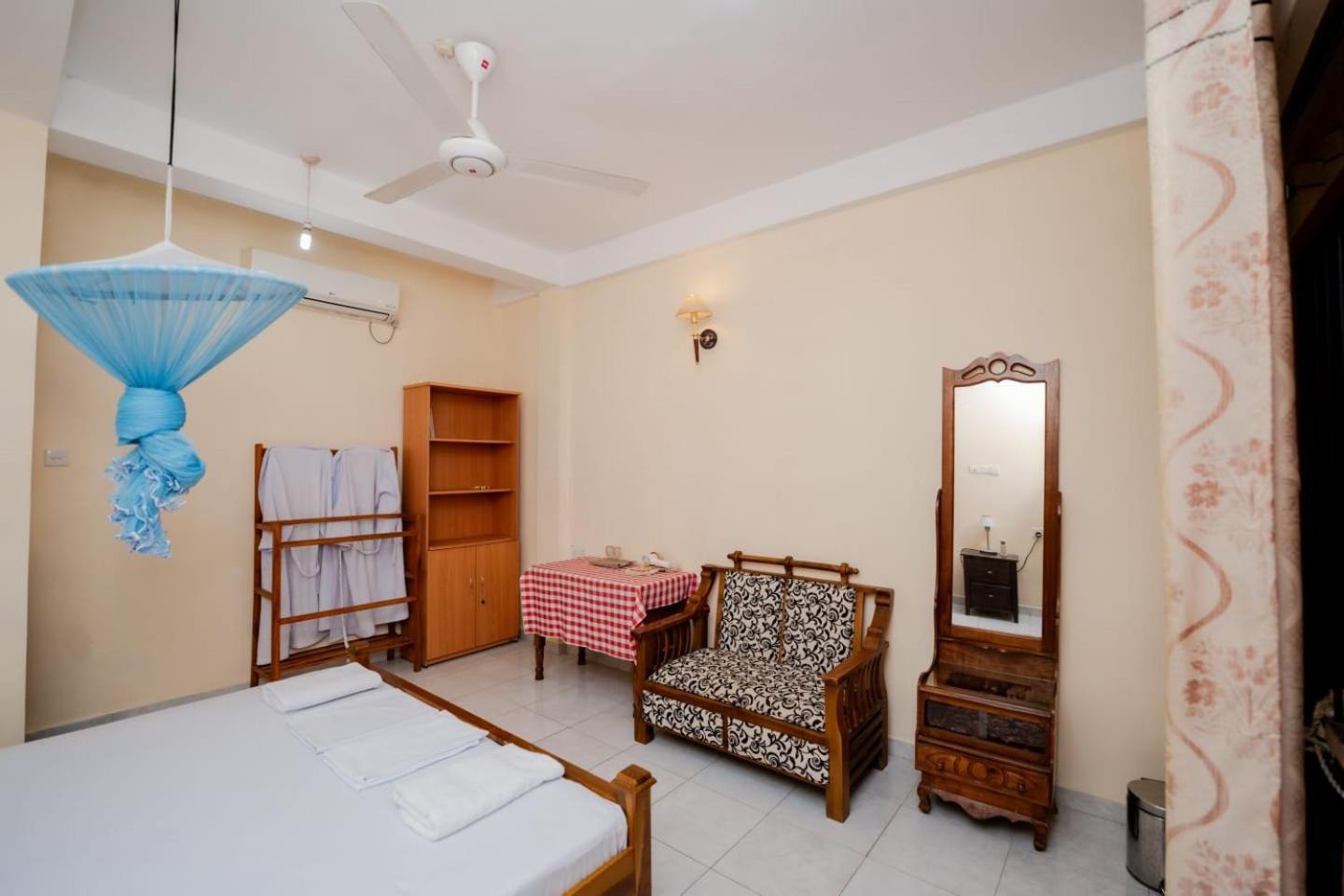 Suwani Pinnawala Homestay Exterior foto