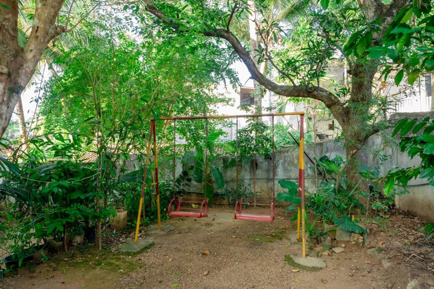 Suwani Pinnawala Homestay Exterior foto