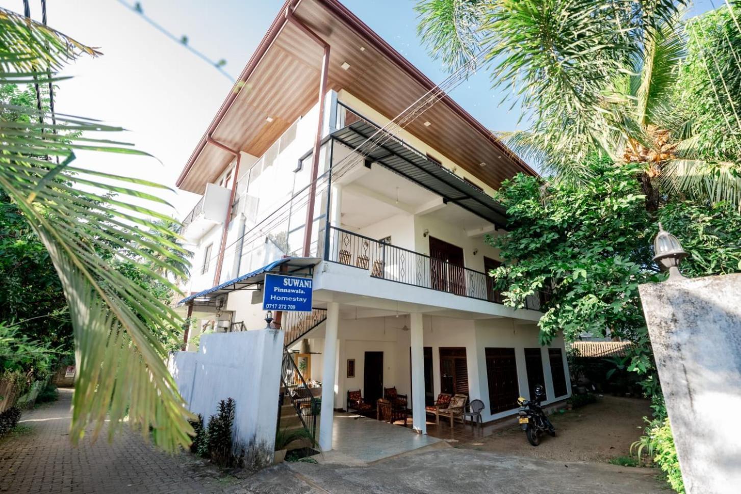 Suwani Pinnawala Homestay Exterior foto