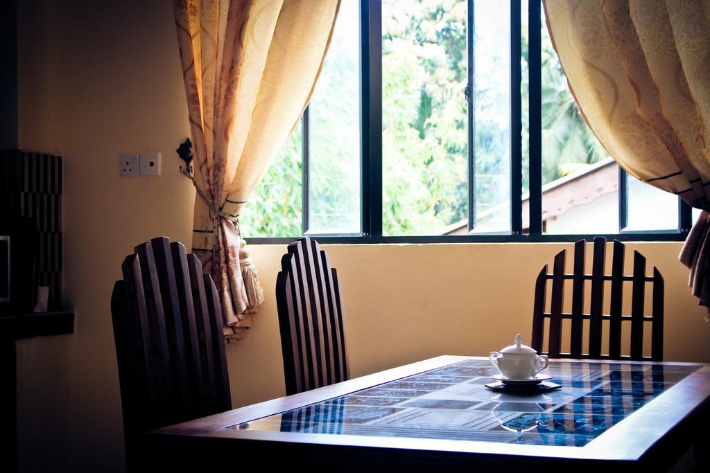 Suwani Pinnawala Homestay Exterior foto