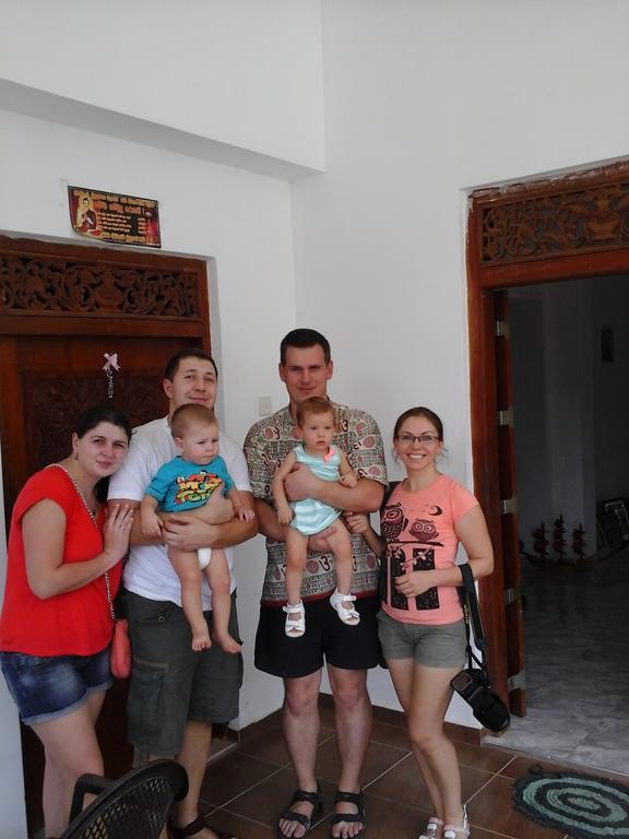 Suwani Pinnawala Homestay Exterior foto