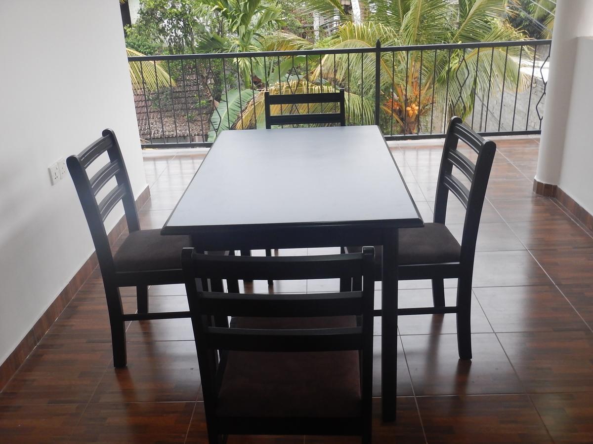 Suwani Pinnawala Homestay Exterior foto