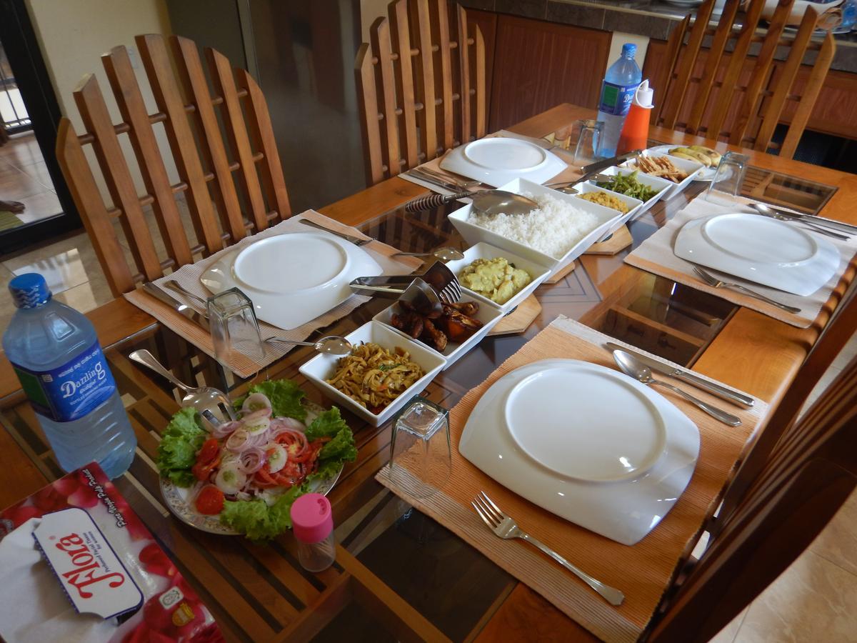 Suwani Pinnawala Homestay Exterior foto