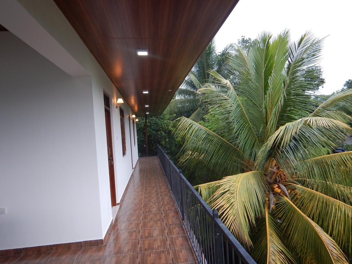 Suwani Pinnawala Homestay Exterior foto